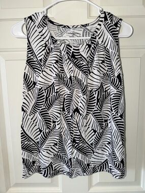 croft & barrow Black and White Leaf-Print Sleeveless Tank